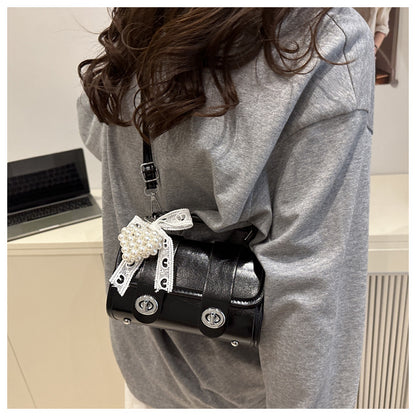 Elegant Single-Shoulder Crossbody Bag with High-Fashion Appeal This versatile shoulder bag