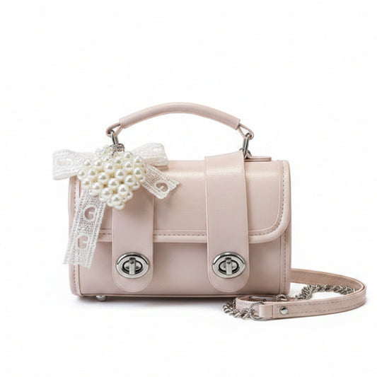Elegant Single-Shoulder Crossbody Bag with High-Fashion Appeal This versatile shoulder bag