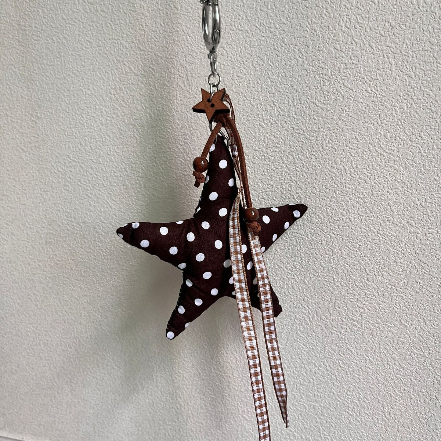 Vintage Canvas Bag Charm with Five-Pointed Star.Add a touch of retro charm to your everyday carry with this stylish fabric bag accessory