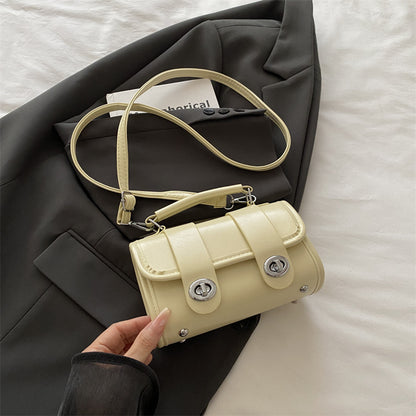 Elegant Single-Shoulder Crossbody Bag with High-Fashion Appeal This versatile shoulder bag