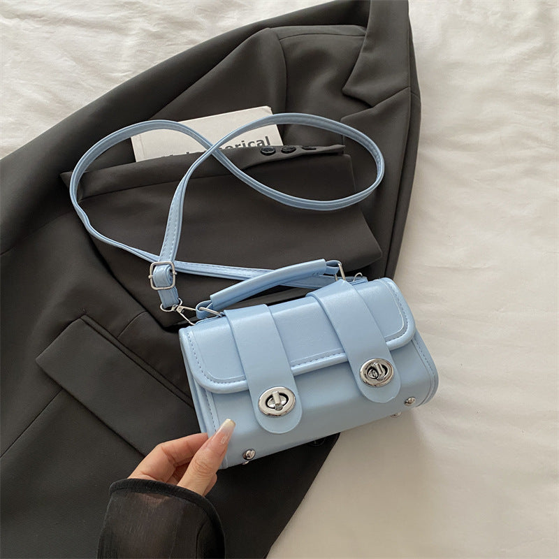 Elegant Single-Shoulder Crossbody Bag with High-Fashion Appeal This versatile shoulder bag